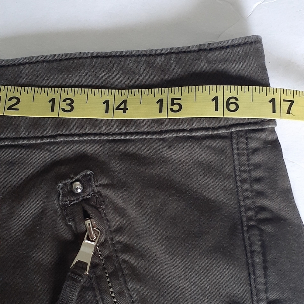 White House Black market Green Women's Shorts. Size 8 - Picture 3 of 7